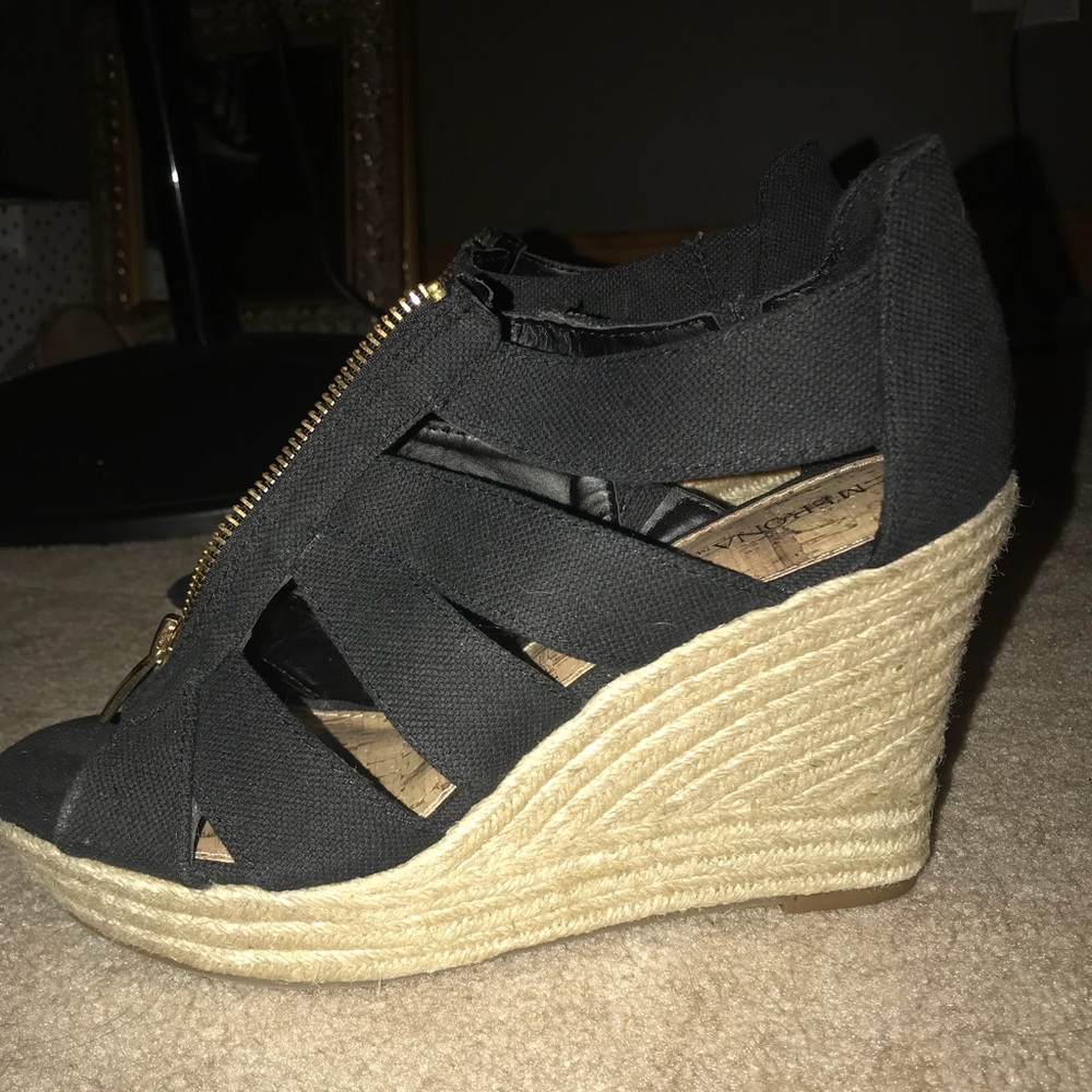 Black Wedges